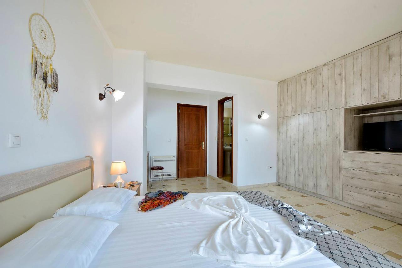 Golden Fox Villa Lakones Exterior photo